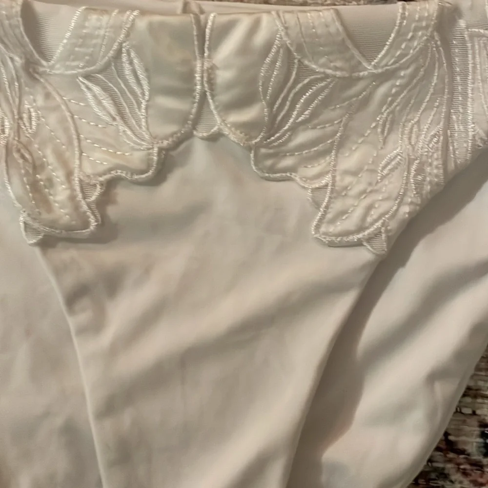 l*space‎ Claude Bikini Bottom Floral Applique in White Large